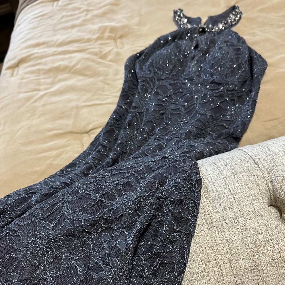 Formal dress - Picture 5 of 6